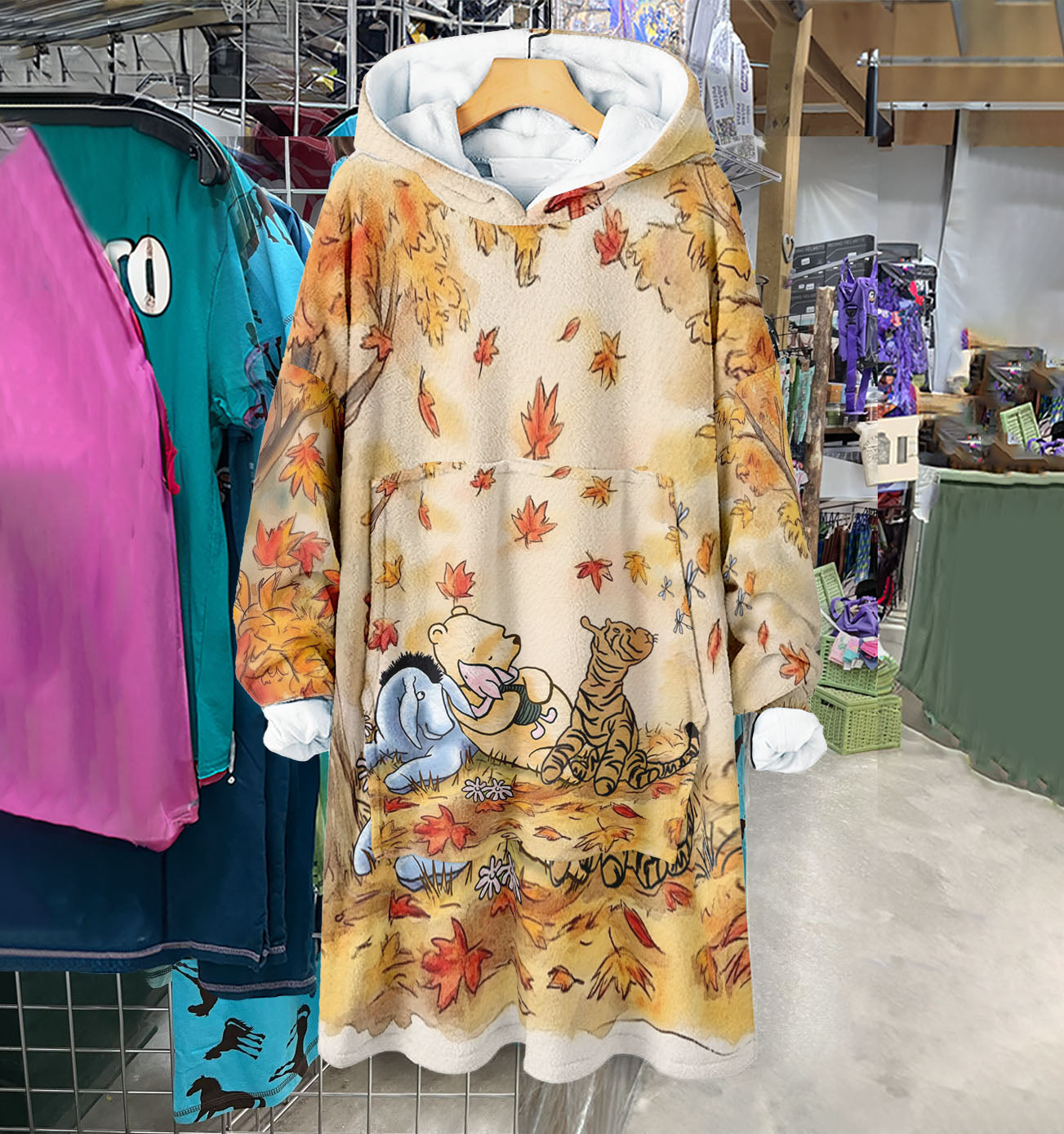 Spheregoods Huggie Blanket Pooh's Cozy Autumn